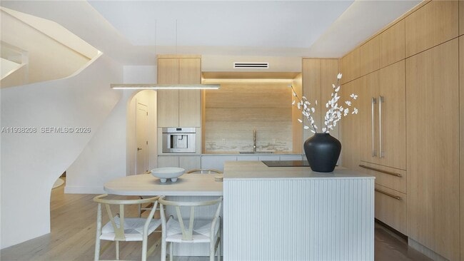 Building Photo - 1201 NE 85th St