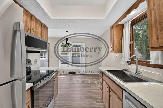 Building Photo - 5409 Westcastle Dr