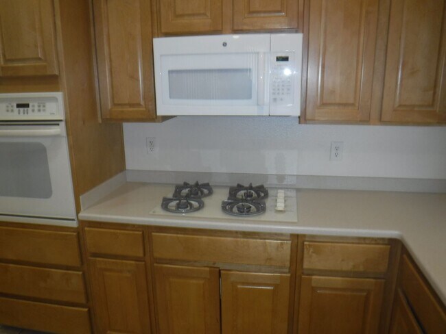 Building Photo - Sun City Anthem home right on the golf course!