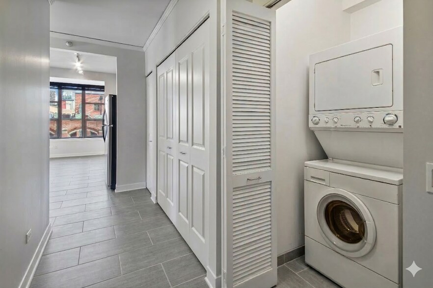 Building Photo - 200 N Jefferson St