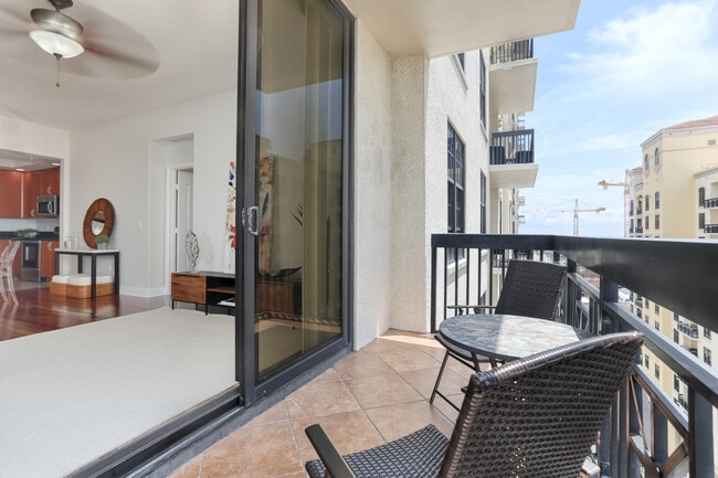 Building Photo - 701 S Olive Ave