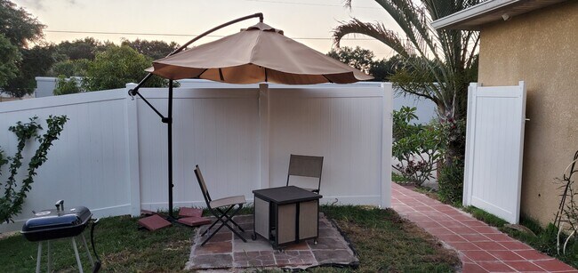 Building Photo - 5811 Crystal Rd