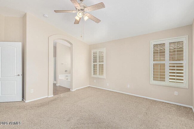 Building Photo - 410 E Kent Ave