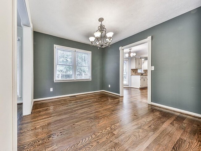 Building Photo - 63 Geraldine Dr SE