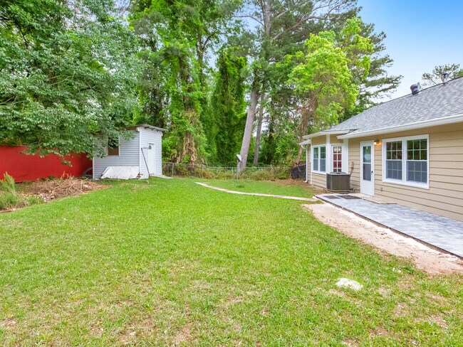 Building Photo - 9138 Clubhouse Dr