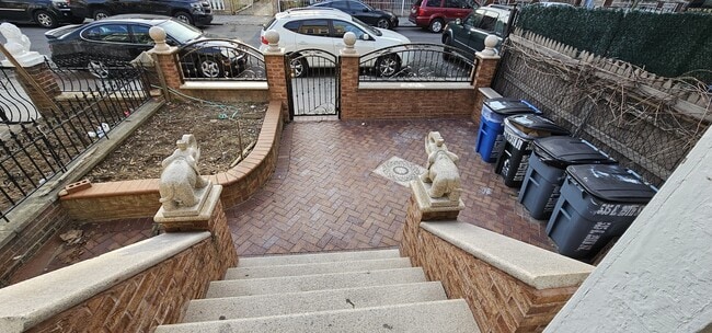 Building Photo - 535 E 29th St