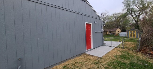 Building Photo - 6905 E 112th St