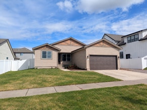 Building Photo - 7290 N Bandon Ln