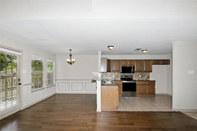 Building Photo - 3905 Vista Mar Dr