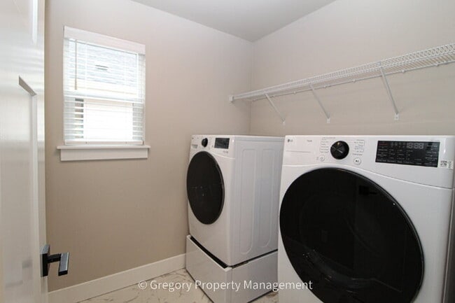 Building Photo - Brand New Spacious 5-Bedroom Retreat at Coyote Ridge 3 Full Baths 2 Car Garage 2330sf A/C Prime B...