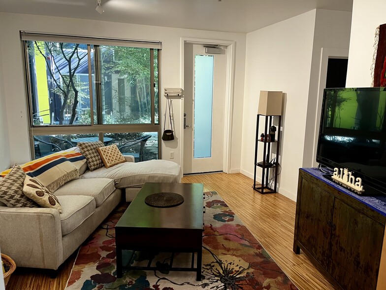 Living Room facing Front Door - 1201 Pine St