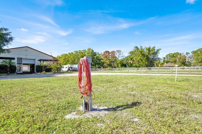 Building Photo - 11231 Ira Ln