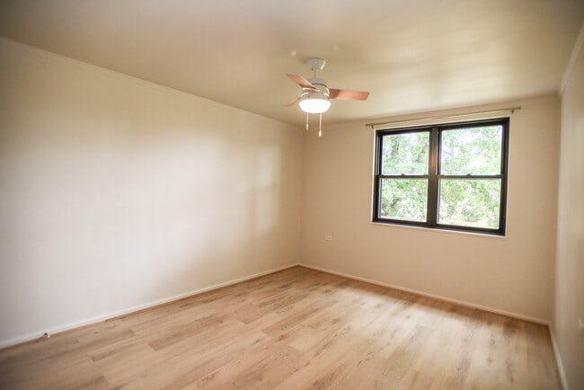 Building Photo - Farragut Flats