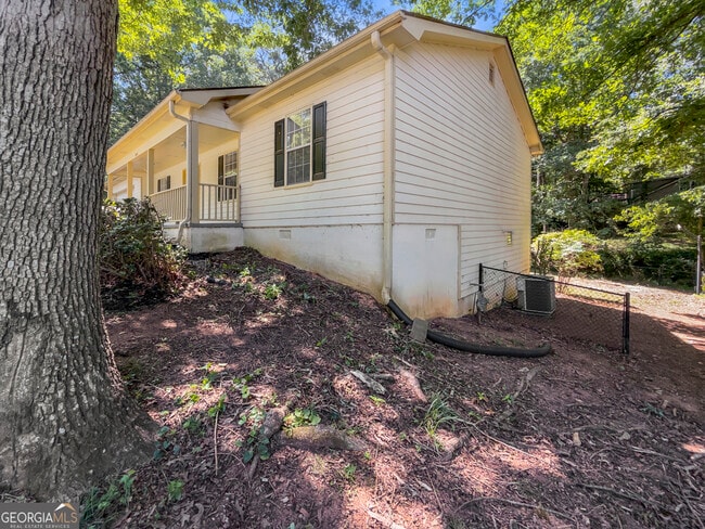 Building Photo - 2025 Old Concord Dr SE