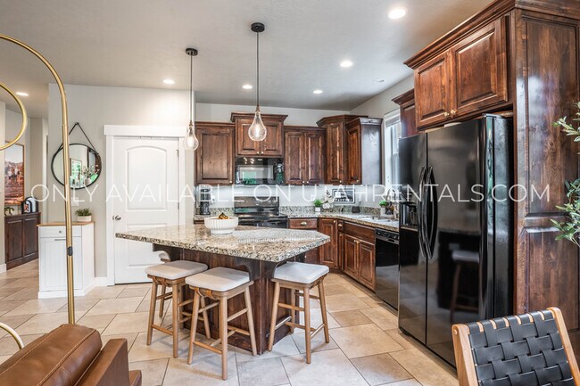 Building Photo - 1777 W Yarrow Dr