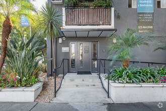 Building Photo - Hollywood Off-Vine