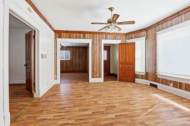 Building Photo - 1028 S 14th St