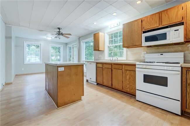 Building Photo - 4539 Dewey Ave