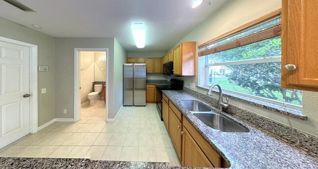 Building Photo - 8006 Thoroughbred Loop