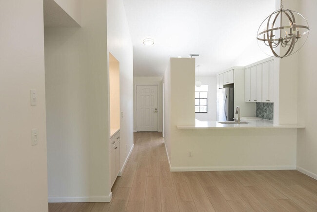 Building Photo - 602 Pinecrest Cir