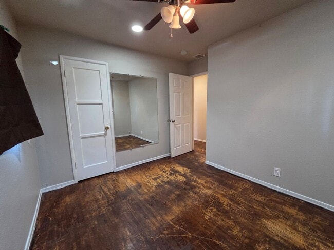 Building Photo - New Listing!