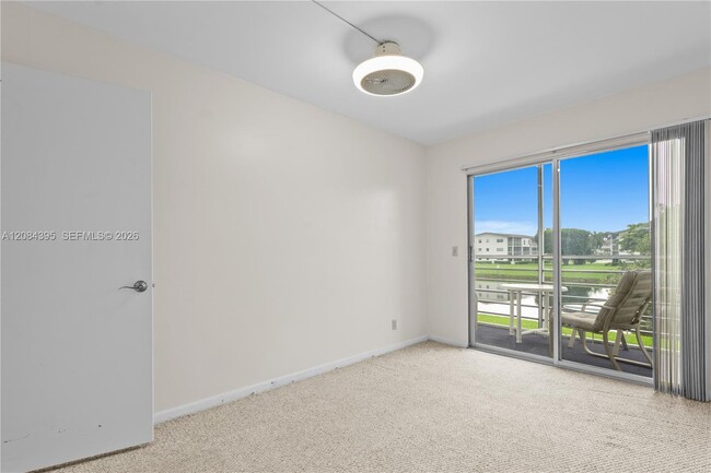 Building Photo - 523 Fanshaw M