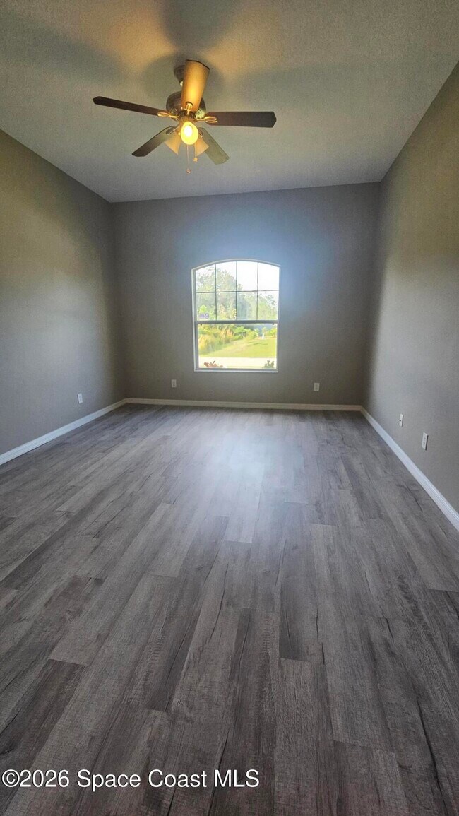 Building Photo - 1024 Westport St SE