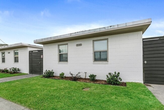 Primary Photo - 2538 Conti St