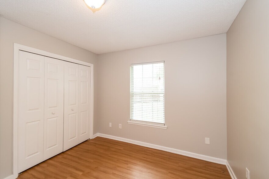 Building Photo - 1826 Ashmore Green Dr
