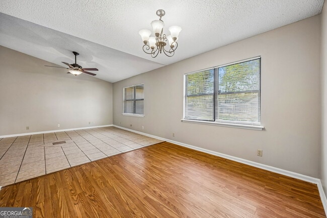 Building Photo - 132 N Woodvalley Dr