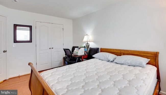 Building Photo - 3009 Chesapeake Dr