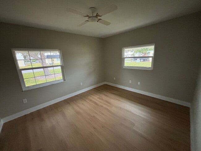 Building Photo - 5935 Tidewood Ave