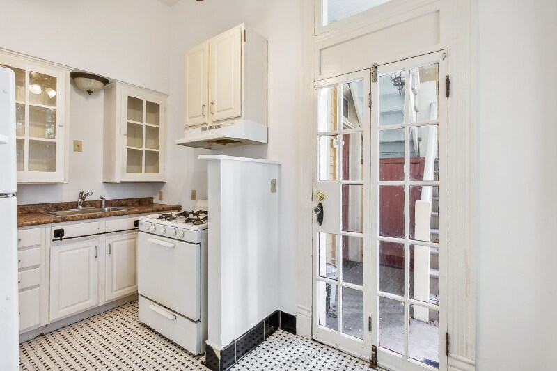 Building Photo - 319 S Lopez St