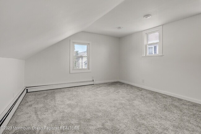 Building Photo - 12 Main St