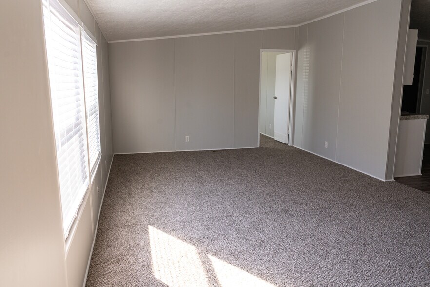 Building Photo - 120 Parma Ct