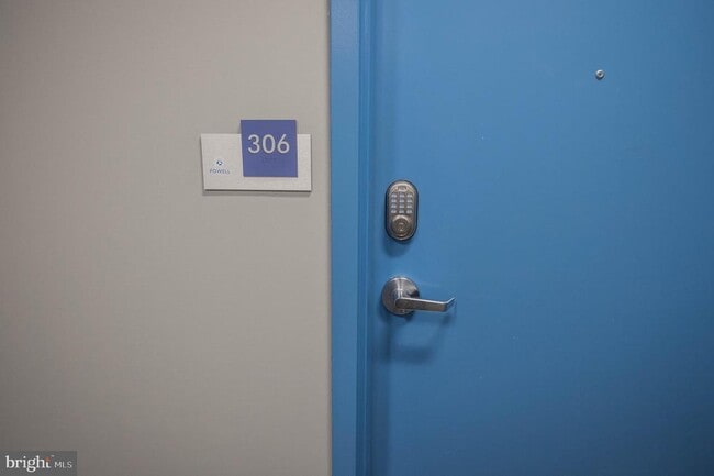 Building Photo - 218 W Main St