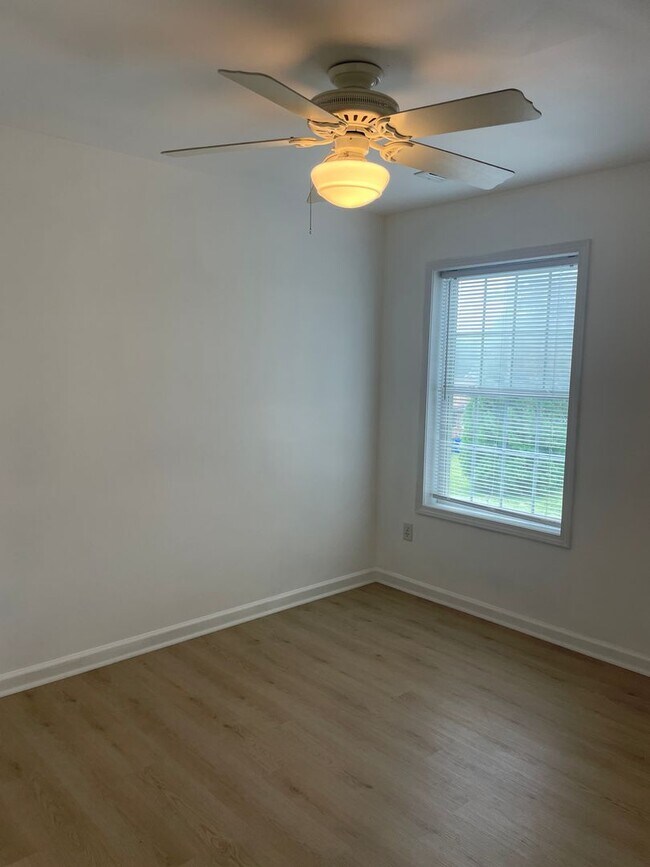 Building Photo - 100 Gibson Park Dr
