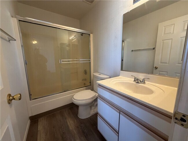 Building Photo - 331 Phyllis Dr