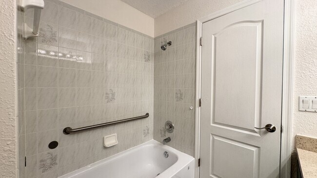 Building Photo - 616 Erin Way