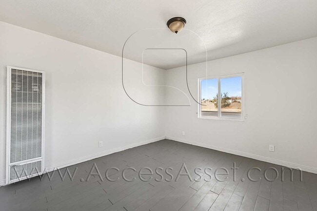 Building Photo - Cozy 1 Bed/1 Bath Duplex Home With Amazing Mountain Views In Barstow!