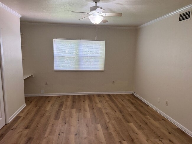 Building Photo - Large 2bed/1bath near Gov Sq Mall
