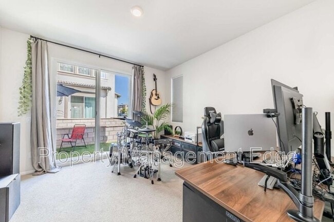 Building Photo - 40709 Melrose Dr