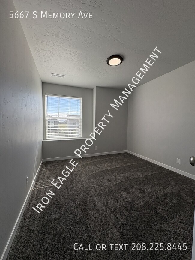 Building Photo - 5667 S Memory Ave