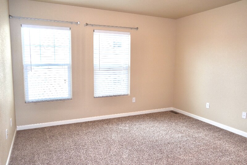 Building Photo - 5609 Shamrock Heights