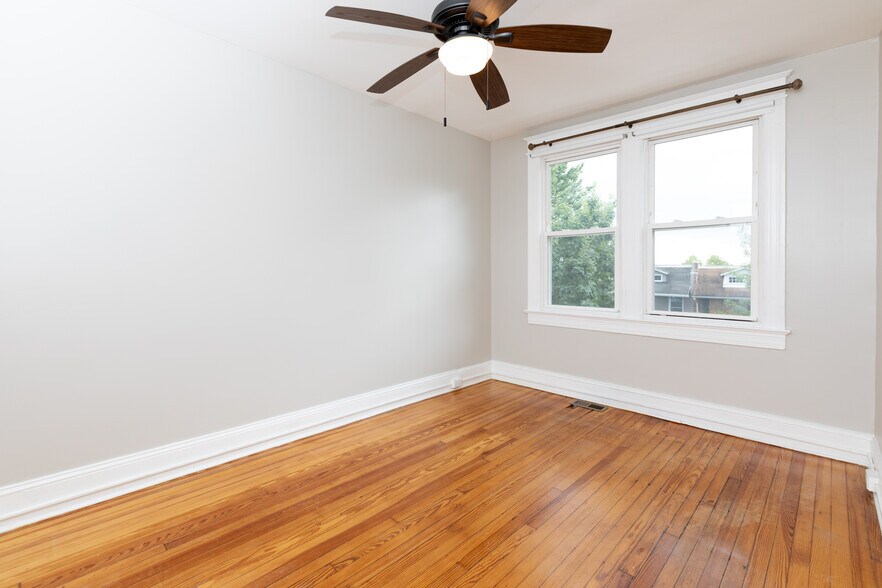 Building Photo - 1234 Owen Pl NE