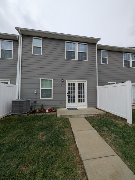 Building Photo - 420 Park Ave