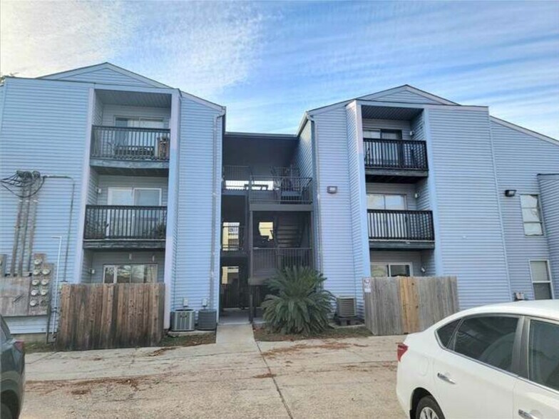 Building Photo - 4833 Zenith St