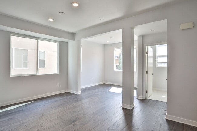 Building Photo - 3 bedroom 2.5 bath in Gated Community