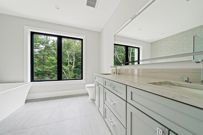 Building Photo - 94 Thurston Rd