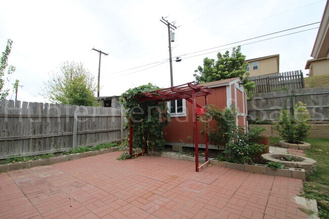 Building Photo - Walker Place Beauty